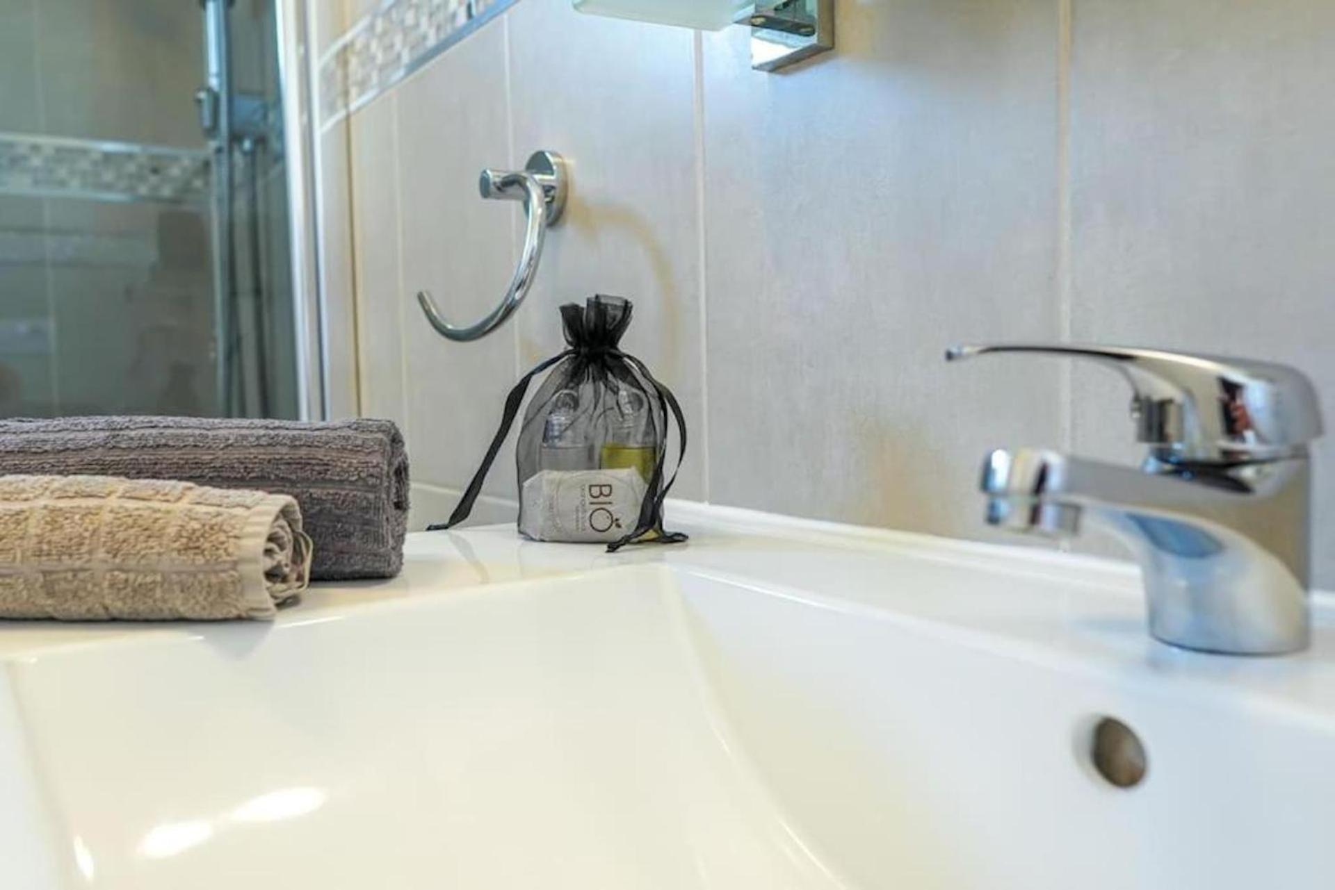 Amazing 2 Bedroom Flat With Beachfront And Pool, Paraiso Del Sur A306 플라야 파라이소 외부 사진